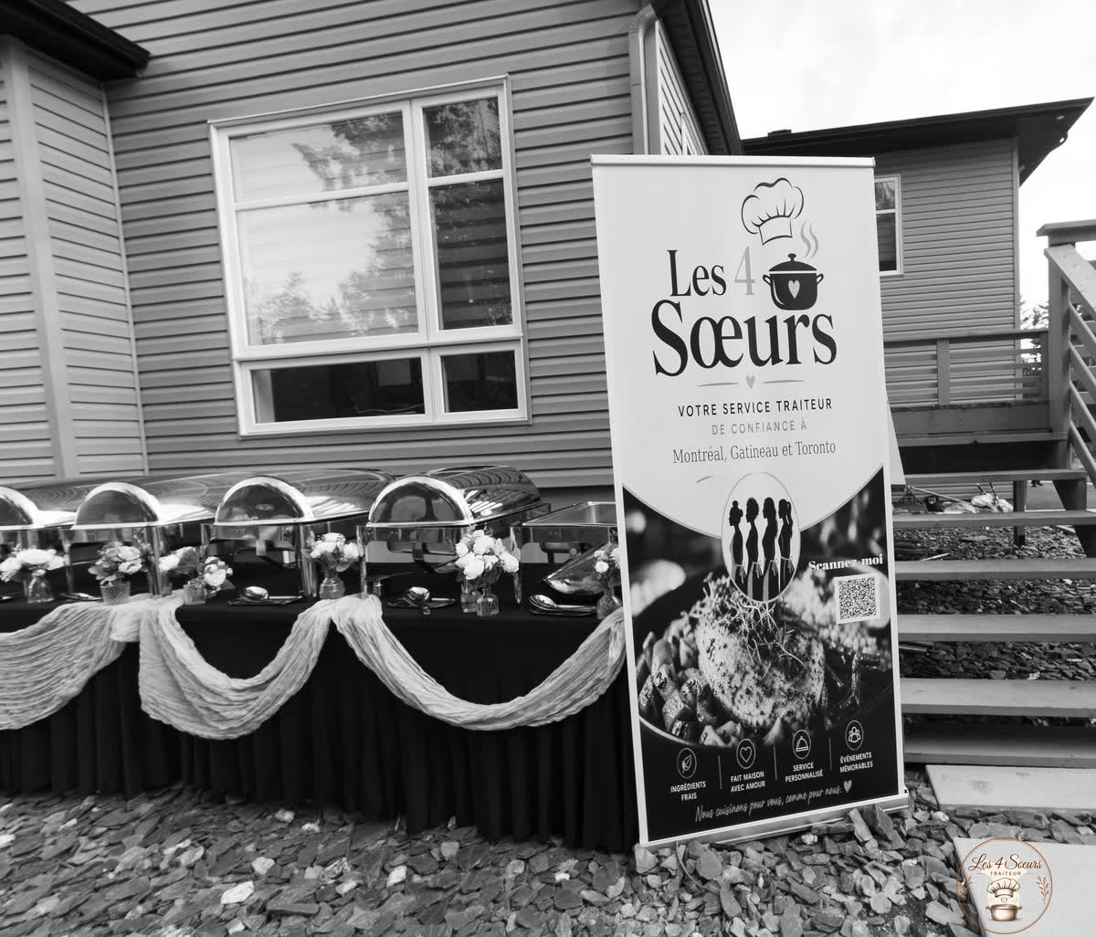 L’équipe des 4 Sœurs réunie derrière le buffet